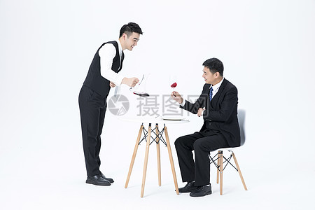 專業(yè)視角下的侍酒師服務(wù)與攝影 美酒與藝術(shù)的完美交融
